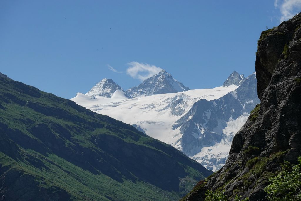 Descente en direction de Grimentz en passant par Moretta, avec vue sur la Dent Blanche !